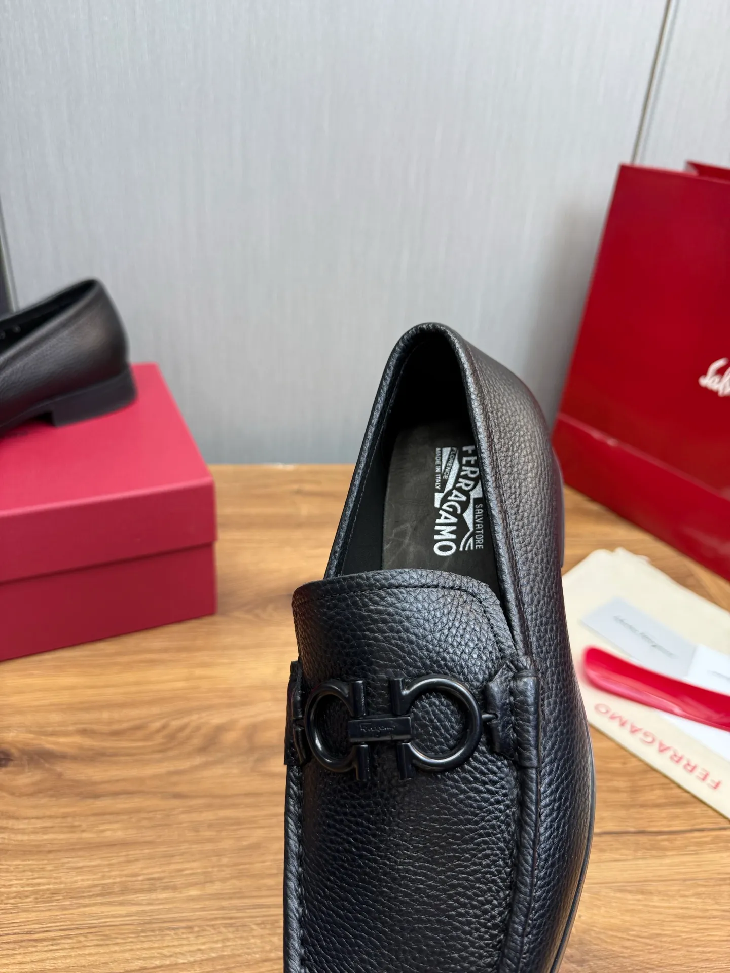 Men's shoes 💰760💰 Ferragamo. [Ferragamo] Men's Loaf leather shoes, the latest hot style, 1:1 original purchase quality, top quality, imported open-edge beaded cowhide leather on the upper, hand-made three-dimensional stitching highlights the round toe design, the inner feet are made of imported cowhide, with original wear-resistant rubber outsole, matching code 39-44, (38, 45 custom-made, non-refundable)